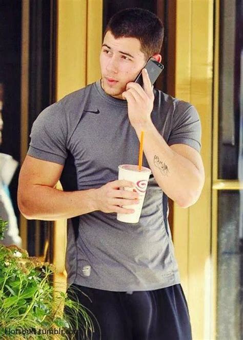 Nick Jonas Goes Nude! 